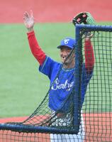 　ホームランダービーで牧の相手を務めた矢野（撮影・伊藤笙子）