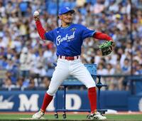 　ホームランダービーで投手を務める矢野（撮影・堀内翔）