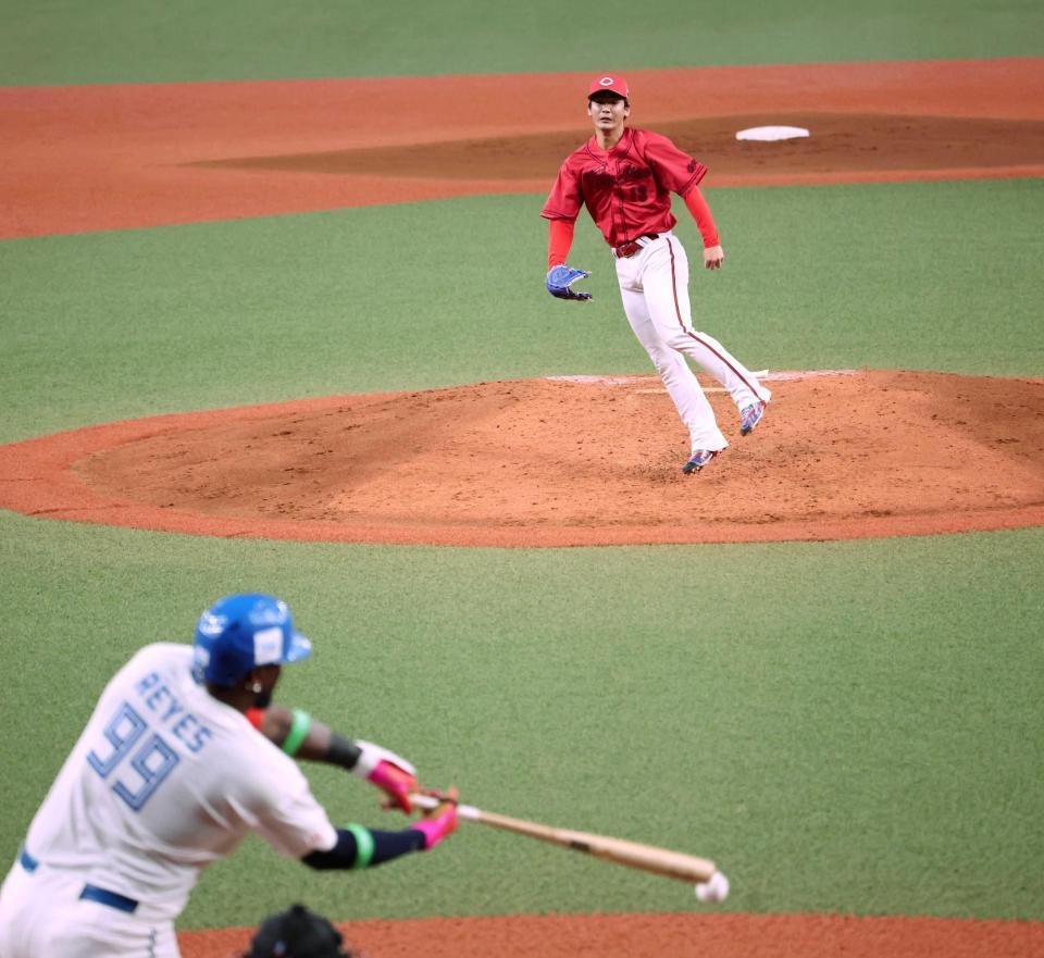 広島東洋カープ　森浦投手　初勝利記念フォト 広島・森浦がプロ初勝利「2人に負けないように」同期の栗林