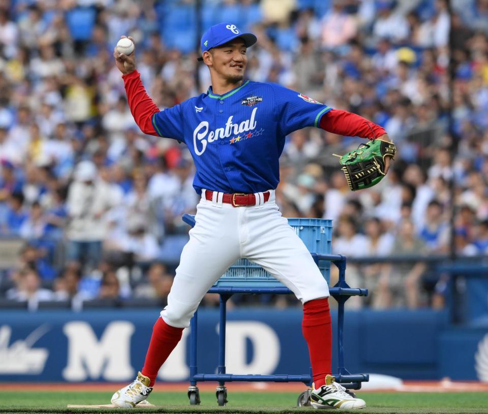 　ホームランダービーで投手を務める矢野（撮影・堀内翔）