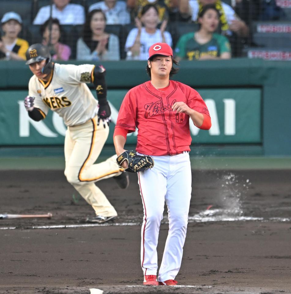 　１回、大山に先制打を許す床田（撮影・飯室逸平）