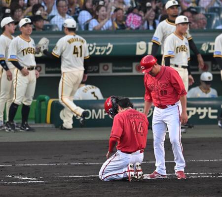 　２回、秋山の遊直で一走の大瀬良は帰塁できず（撮影・飯室逸平）