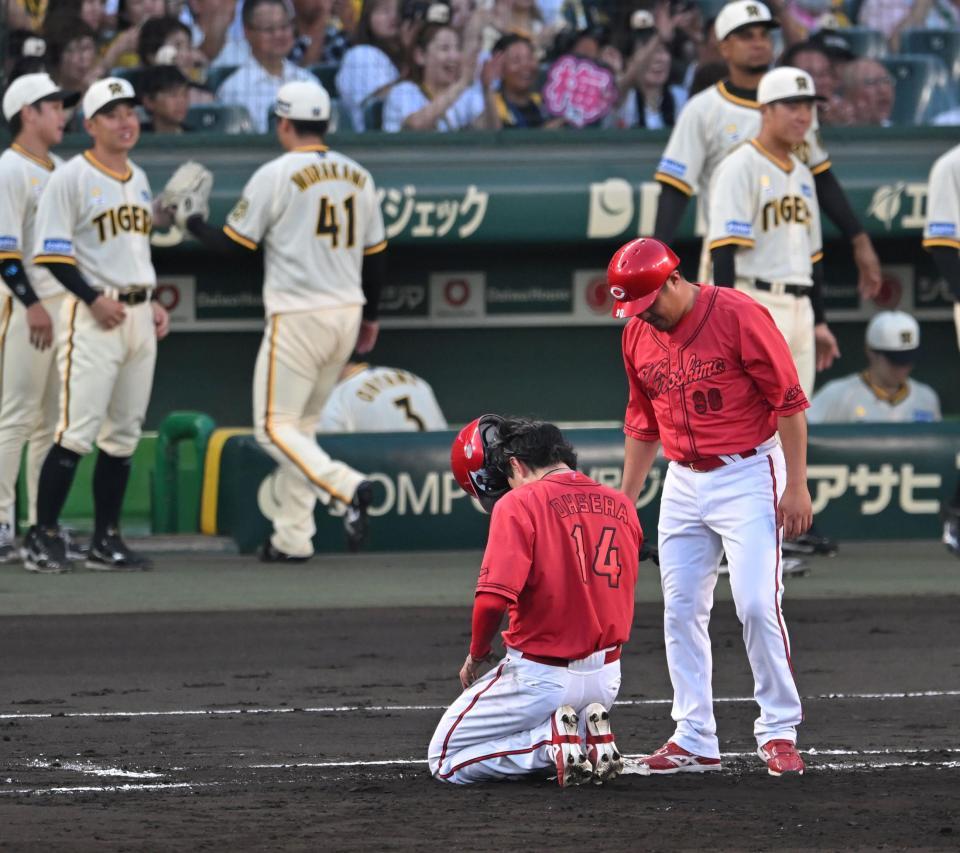 　２回、秋山の遊直で一走の大瀬良は帰塁できず（撮影・飯室逸平）
