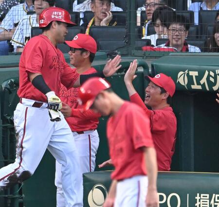 広島がトンネル抜けた！　約２週間ぶり勝利で連敗「７」でストップ　末包が決勝打　森が５勝目