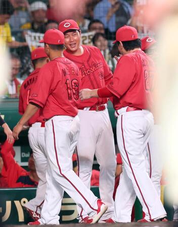 広島　連敗を７で止めた新井監督の勝負手　あえて動かないという選択肢が最良の結果につながる