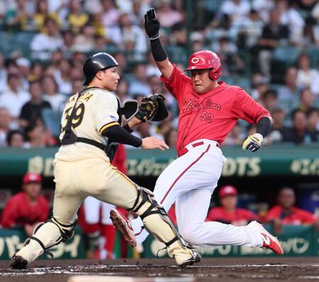 　１回、モンテロの適時打で生還する末包（撮影・立川洋一郎）