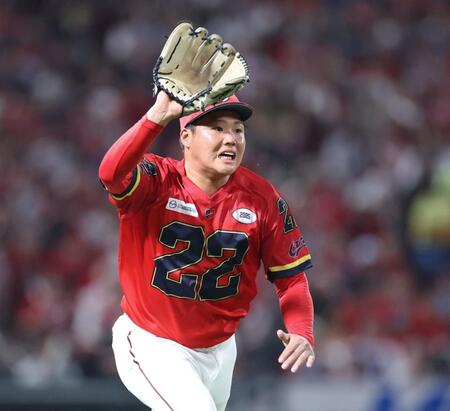 　５回、ボスラーの一ゴロでベースカバーに走る高（撮影・市尻達拡）