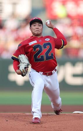 　特別ユニホームを着て先発し、力投する高（撮影・市尻達拡）