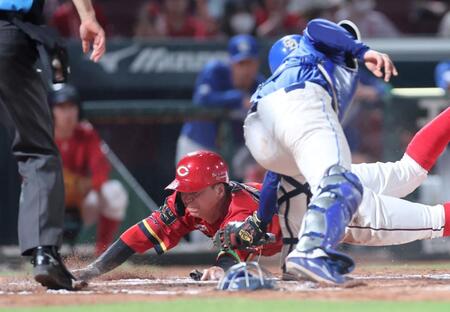 　７回、秋山の二ゴロで本塁へ滑り込む大盛（撮影・市尻達拡）