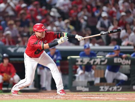 　４回、好機で三ゴロに倒れる末包（撮影・市尻達拡）