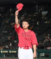 　ファンの声援に応える森（撮影・北村雅宏）