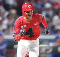 　６回、左前打を放ち、ほえる矢野（撮影・市尻達拡）