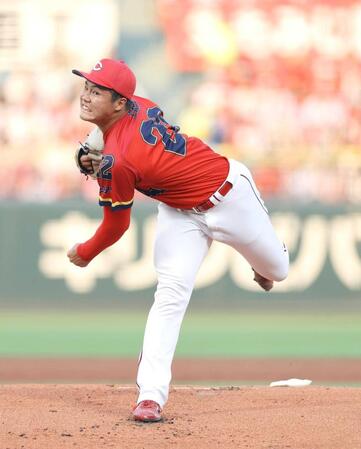 　特別ユニホームを着て先発し、力投する高（撮影・市尻達拡）