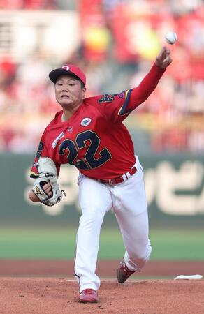 　特別ユニホームを着て先発し、力投する高（撮影・市尻達拡）