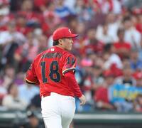 　３回、上林に右前タイムリーを許し、三塁へのベースカバーに走る森下（撮影・市尻達拡）