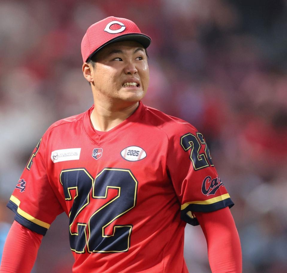 　４回、失点し、顔をしかめる高（撮影・市尻達拡）