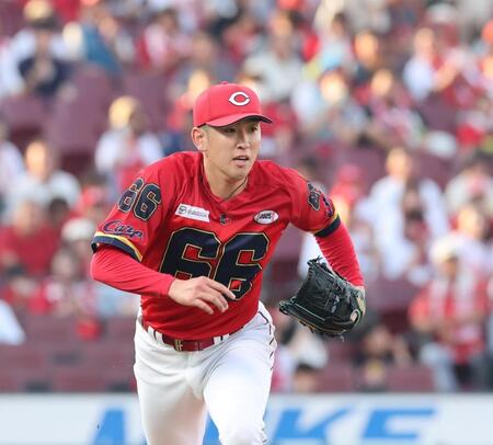 　１回、岡林の一ゴロで、マウンドを駆け降りる遠藤（撮影・市尻達拡）