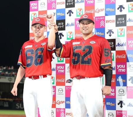 　場内の音響トラブルのためヒーローインタビューはなかったが、お立ち台でポーズを決める遠藤と末包（撮影・市尻達拡）