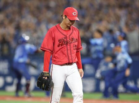 　９回、蝦名にサヨナラ犠飛を浴びがっくりの森浦（撮影・金田祐二）