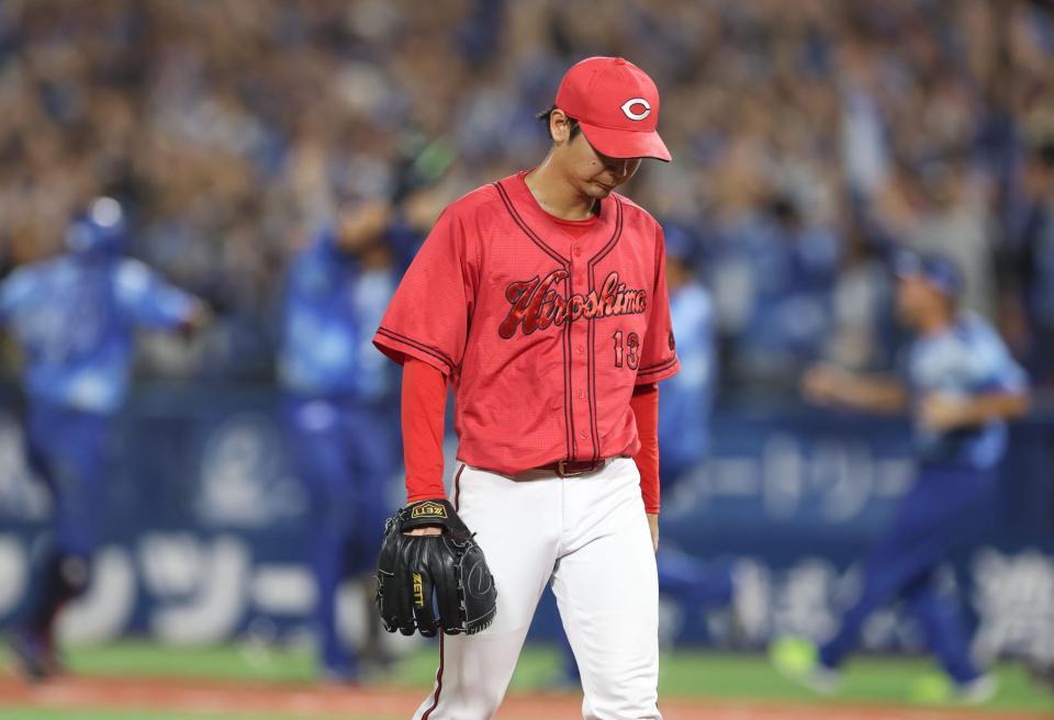 　９回、蝦名にサヨナラ犠飛を浴びがっくりの森浦（撮影・金田祐二）