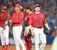 　６回、降板する大瀬良（撮影・金田祐二）