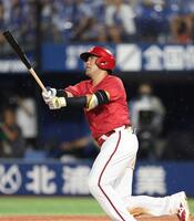 　５回、９号２ランを放つ末包