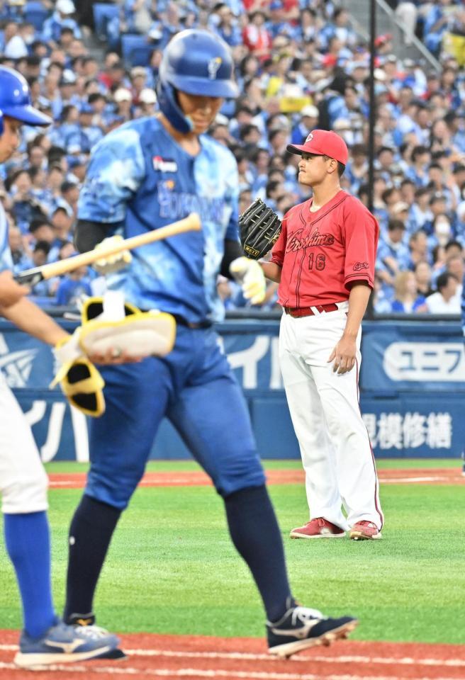 　１回、京田（左）に押し出しの四球を与えた森