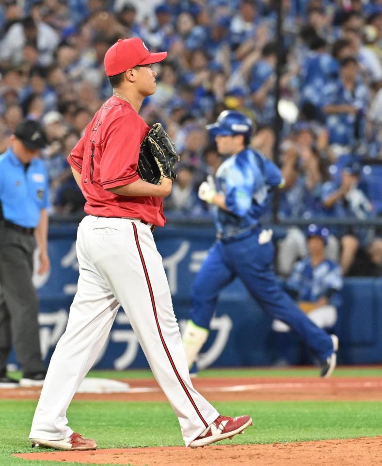 　２回、佐野（右）に３ランを浴びた森