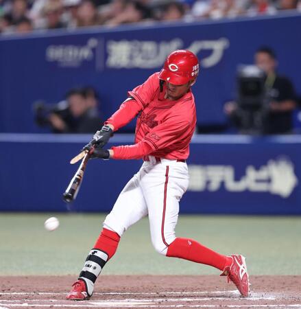 　７回、バットを折られ一ゴロに倒れる矢野（撮影・市尻達拡）