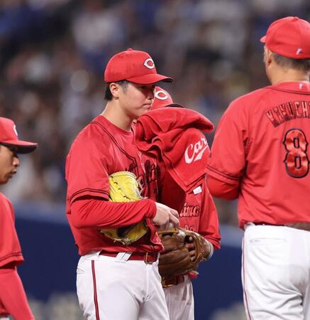 　１回、ピンチを招き、タオルで汗をぬぐう森下（撮影・市尻達拡）