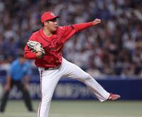 　躍動感あるフォームで投げ込む高（撮影・市尻達拡）