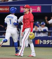 　１回、ボスラーの左前タイムリーで岡林の生還を許す森下（撮影・市尻達拡）