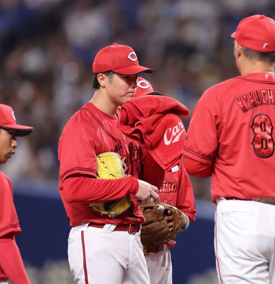 　１回、ピンチを招き、タオルで汗をぬぐう森下（撮影・市尻達拡）