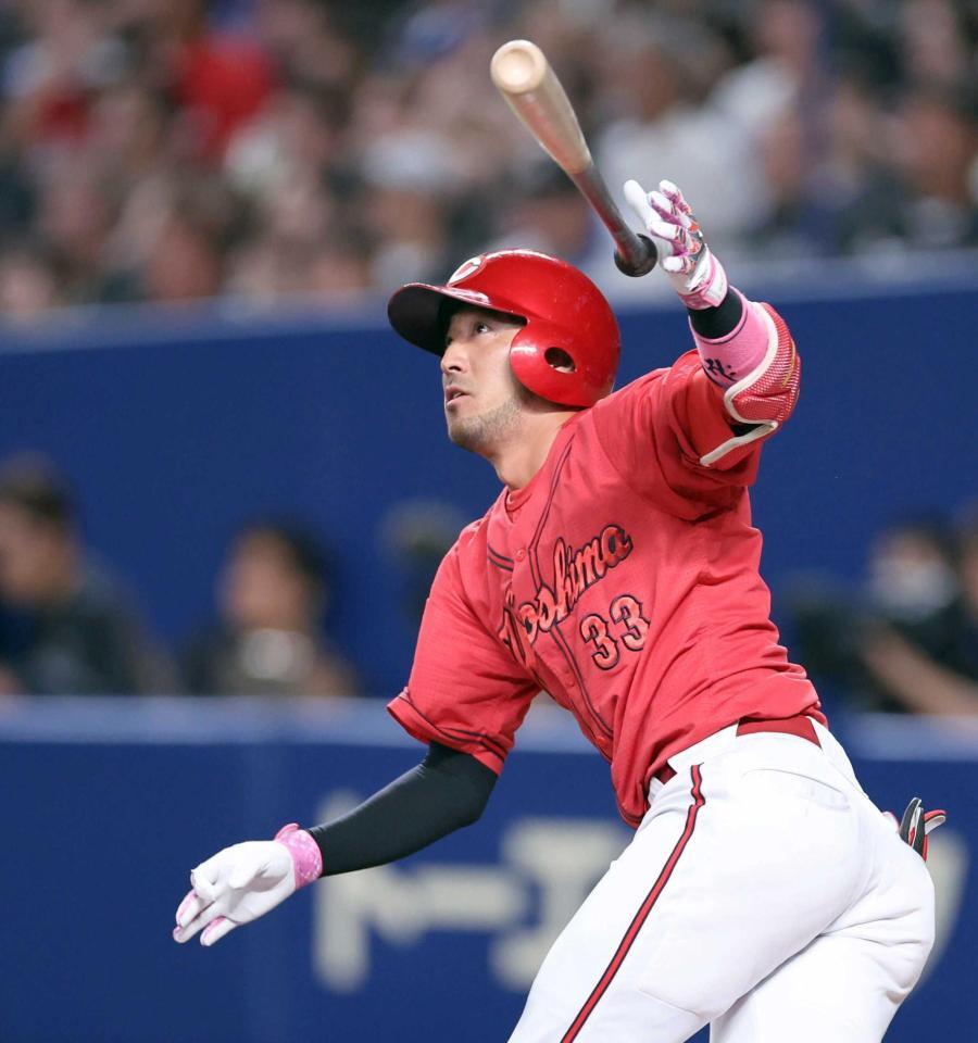 　６回、左越え３ランを放つ菊池