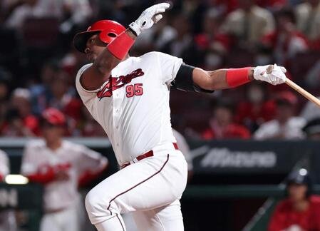 【写真】逆転３ランのモンテロがバンザーイ　ベンチも球場中も大興奮