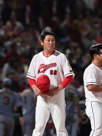 広島・新井監督　守備の乱れに「それも込みで起用している。思い切ってやってくれれば」【一問一答】
