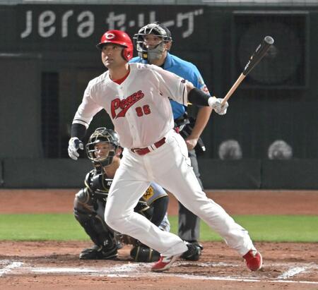 　特別ユニでプレーする末包（撮影・飯室逸平）