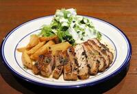 　モンテロが来店したら必ず食べるポークチョップ