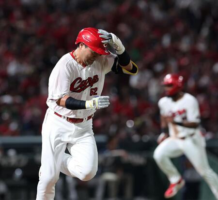 　６回、遊ゴロに倒れる末包（撮影・市尻達拡）