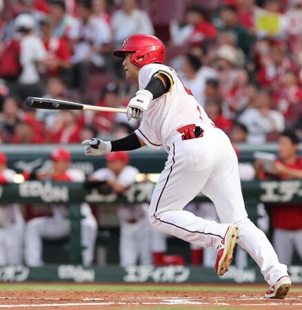 　１回、１点を奪う遊ゴロ併殺打を放つ末包（撮影・市尻達拡）