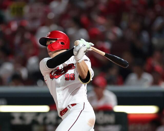 広島・中村奨成がプロ初の4安打 1番・中堅で活躍 打率・277まで