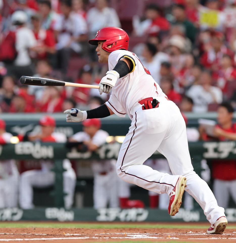 　１回、１点を奪う遊ゴロ併殺打を放つ末包（撮影・市尻達拡）