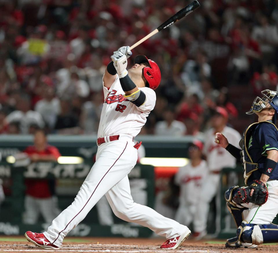 　７回、二飛に倒れる末包