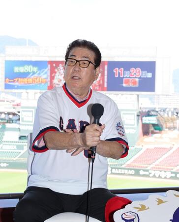 　カープＯＢ戦・レジェンドゲームの会見に臨む元広島・山本浩二氏（撮影・市尻達拡）