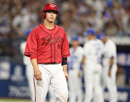 　９回、一ゴロでゲームセットの坂倉（撮影・金田祐二）