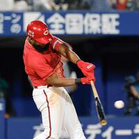 　９回、ファビアンがこの試合５安打目となる中前打を放つ