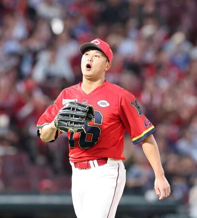 　３回、岡林を空振り三振に斬り、ほえる森（撮影・市尻達拡）