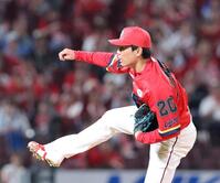 　１回無失点と好投する栗林（撮影・市尻達拡）