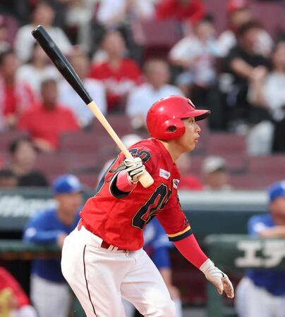 　２回、中前打を放つ羽月（撮影・市尻達拡）