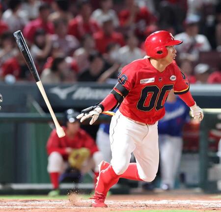 　７回、ショートへの内野安打で出塁する羽月（撮影・市尻達拡）